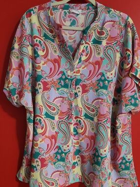 1XL Paisley Print V-Neck Blouse
